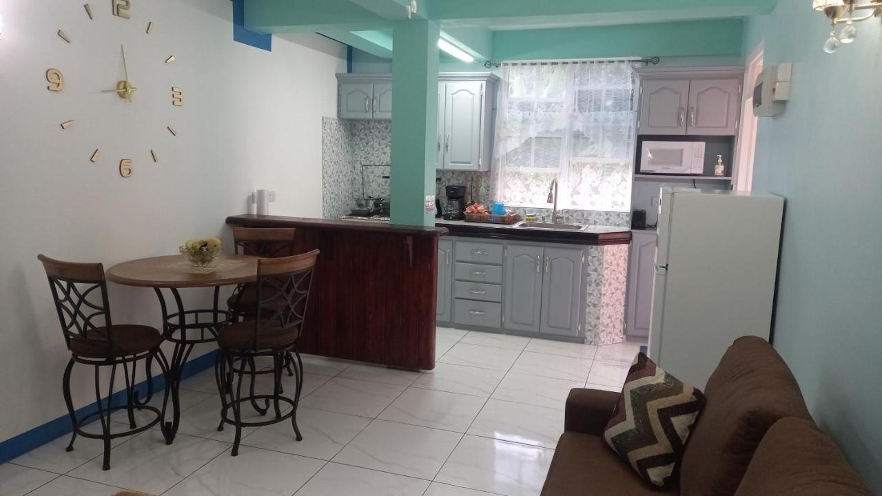 شقة Cozy Vacation Retreat With Free Parking روسو المظهر الخارجي الصورة